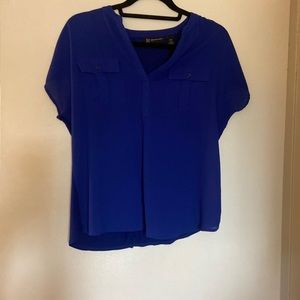 Blue short sleeve petite medium top